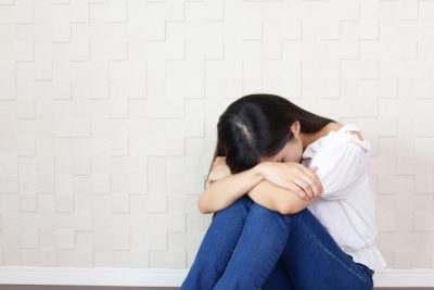 悩んでいるイメージ