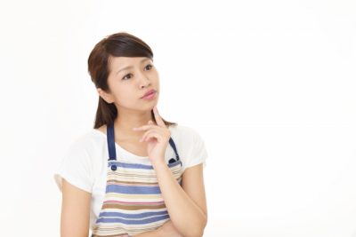 おたよりの内容を考えているイメージ