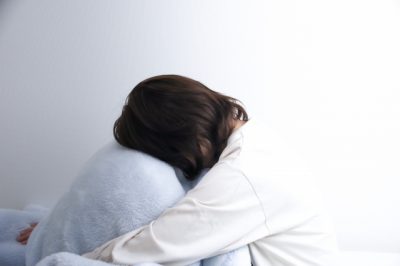 悩んでいるイメージ