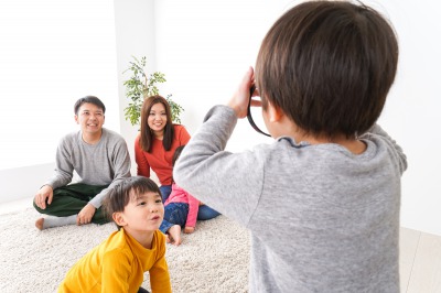 親と子どもの写真